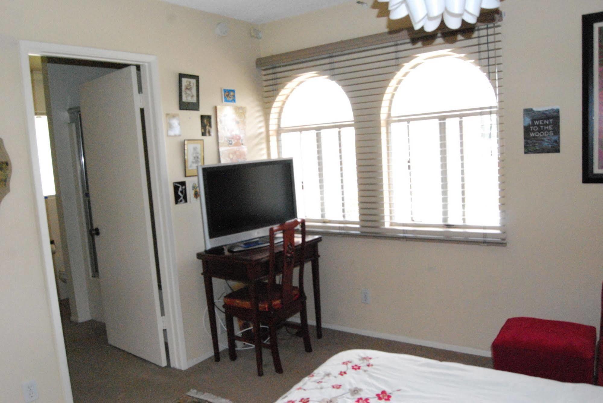لوس أنجلوس Bed And Breakfast In Hollywood Hills المظهر الخارجي الصورة
